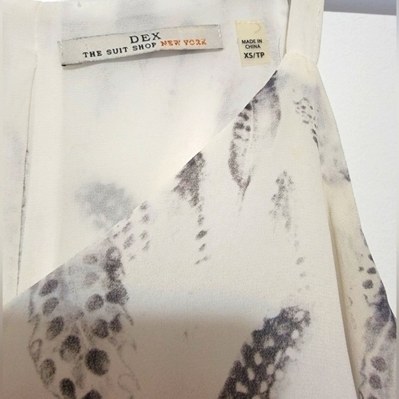 Dex Sleeveless Blouse - Picture 3 of 6